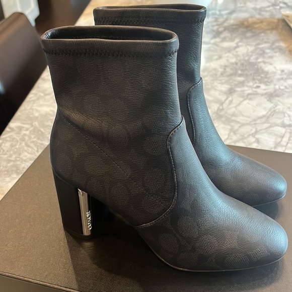 New in box COACH Margot sig bootie - Picture 2 of 6